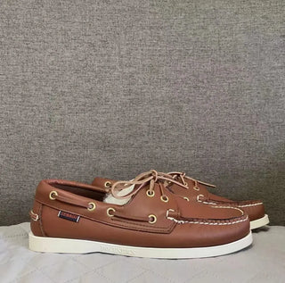 Chaussures bateau élégant et classe en cuir de vache pour homme